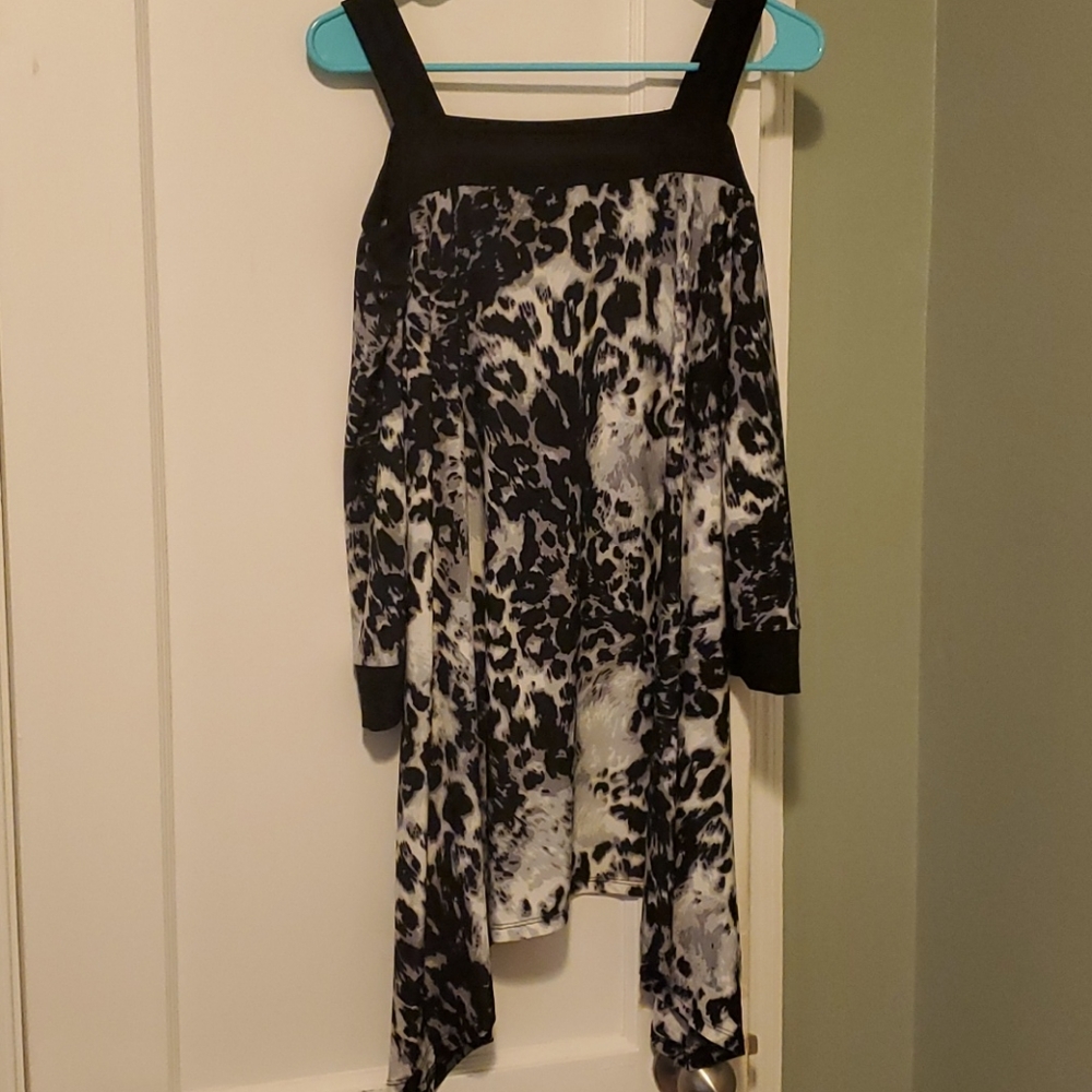 Cold-Shoulder Tunic Top - Picture 5 of 5
